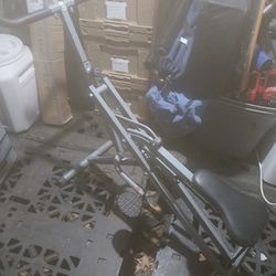 Sunny y Health & Fitness Upright Row N Ride