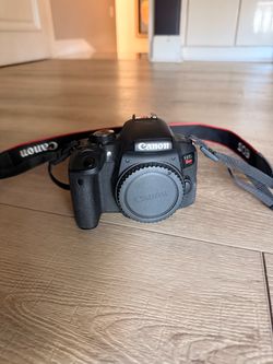 Canon EOS Rebel t7i DSLR camera