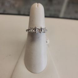 14k White Gold Rings 3.7 Grams Size 6 If You Are Interested Ask For Maribel Thank You 😊 