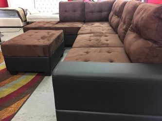 BRAND NEW SECTIONAL SOFA WITH OTTOMAN