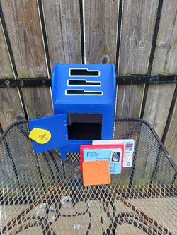 Kids play mail box