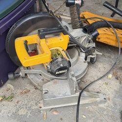 DeWALT DW705 Single Bevel Compound Miter Saw (12-in 15-Amp)