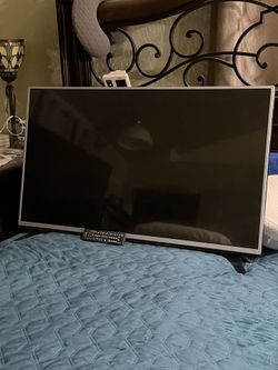 Beautiful LG Big Screen TV With Remote 38” Length 22” Width Great Conditions 