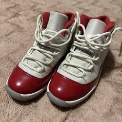 Jordan 11s Size 3Y 