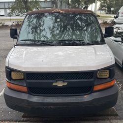 Chevy Van 2007 