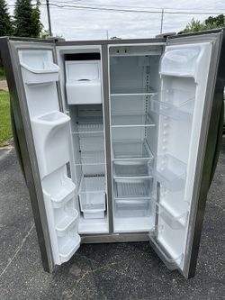 Frigidaire Side-by-Side Refrigerator Stainless Steel
