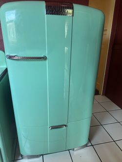 Vintage refrigerator ✨