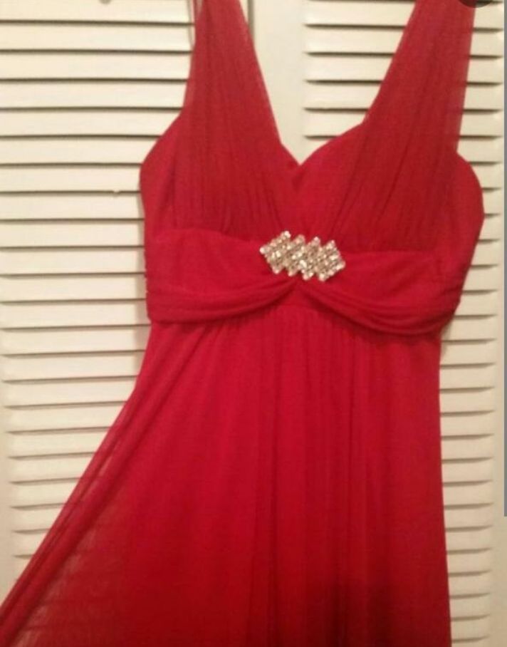**Reduced** Beautiful Red Gown!!