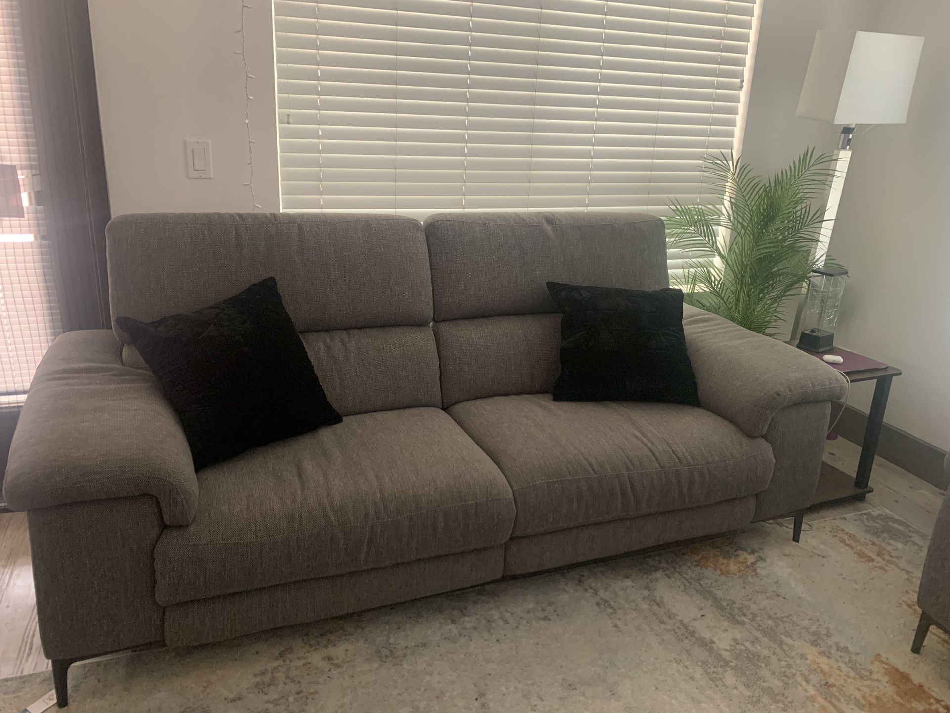 Comfy Power Reclining Sofa  W/USB