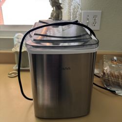 Ice maker