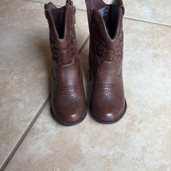 Boots Size (6)