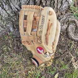 Louisville Slugger Softball "BIG DADDY" SOFTBALL/BASEBALL GLOVE (SEE PICS) LOCATED IN GLENDORA.  SEE MY PAGE FOR OTHER BASEBALL EQUIPMENT FOR SALE "CH