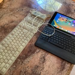 7 Th Generation iPad With Keyboard 