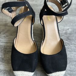 Women’s Black/Tan Wedge Sandals Size 9