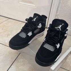 Air Jordan 4 Retro White Thunder 