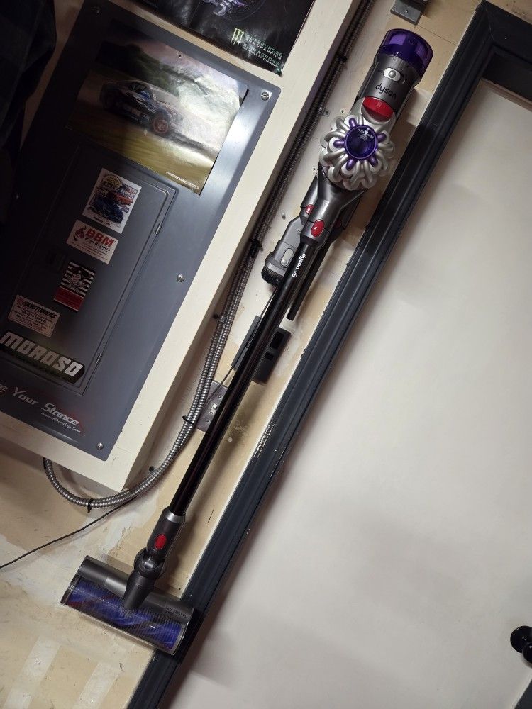 Dyson V8 Animal Cordless VACUUM