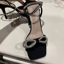 New Heels Size 8 1/2 