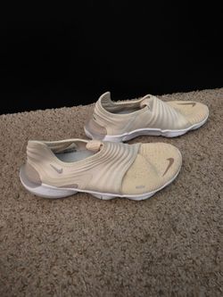 Women's nike sneakers sz 8