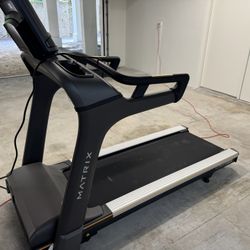 Matrix T75 Treadmill 