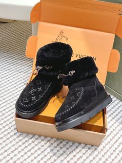 New LV women’s shoes available—wide range of colors and full size run. DM me if interested!