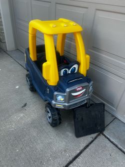 Little Tikes kid ride on truck w/parent push floorboard realistic horn latching door drop tailgate