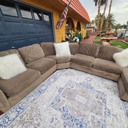 Beautiful Living Room Sectional With Lounge Totally Deep Clean And Good Condition No Stains No Smell Modern Furniture 