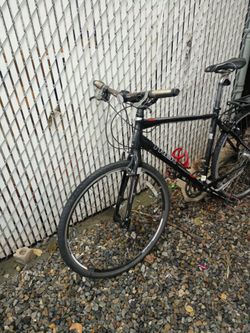 2013/2014 Trek 7.5 FX Hybrid Bike - Carbon Fork - Commuter Rack Included