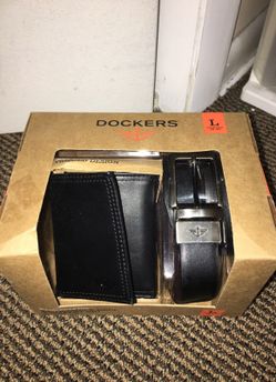 Last mint gift for man's reversible belt and wallet set dockers!!!