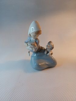 LLADRO SPAIN "LITTLE FRISKIES" GIRL SITTING W/ CAT KITTEN DOG PUPPY FINE PORCELAIN FIGURINE  7" TALL