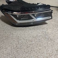 Nice 20-22 VW Atlas R-Line Genuine LED Headlight Passengers Side Headlamp Right