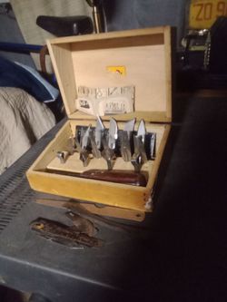 Vintage X- ACTO 25 BLADE WOOD CARVING SET.