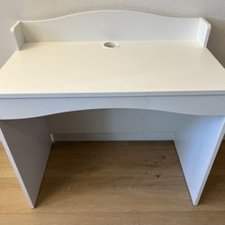 Children’s Computer Desk (Read Description).