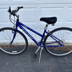 Women’s Raleigh Road Bicycle 