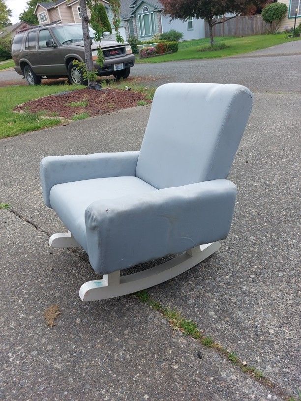 Free Kids Rocking Chair And Play Table