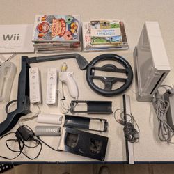 Wii Console with Accessories 7 Games