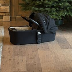 Nuna Bassinet / Carry Cot – Black & Sand