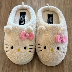 Hello Kitty Plush Slippers with Pink Accents Size 7,5 