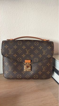 LV Pochette Metis