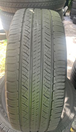 Tire 255/60/19 Michelin
