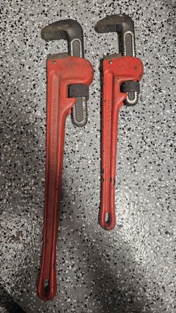 2 Heavy Duty Pipe Wrenches