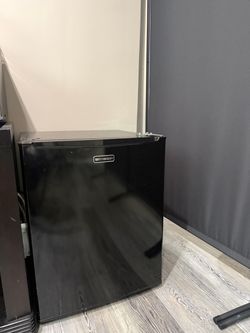 Mini Fridge with Freezer Compartment – Black
