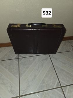 Brown leather briefcase $32
Pick up in Harlingen, I live near Walmart
Antiques and Telephones 