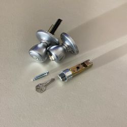 Keyed entry door knob