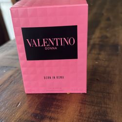 Valentino donna born in roma