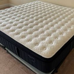 Clean King Size Stearns And Foster Luxury Mattress 