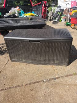Very large suncast 150 gallon deck box the price is firm
