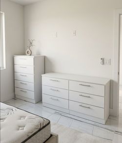 Dresser And Chest - Cómoda y Gavetero