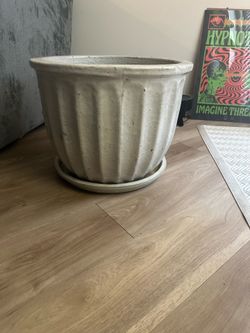15” Ceramic Plant Pot w/ Drain Plate