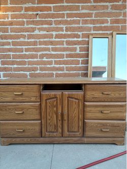 Dresser set