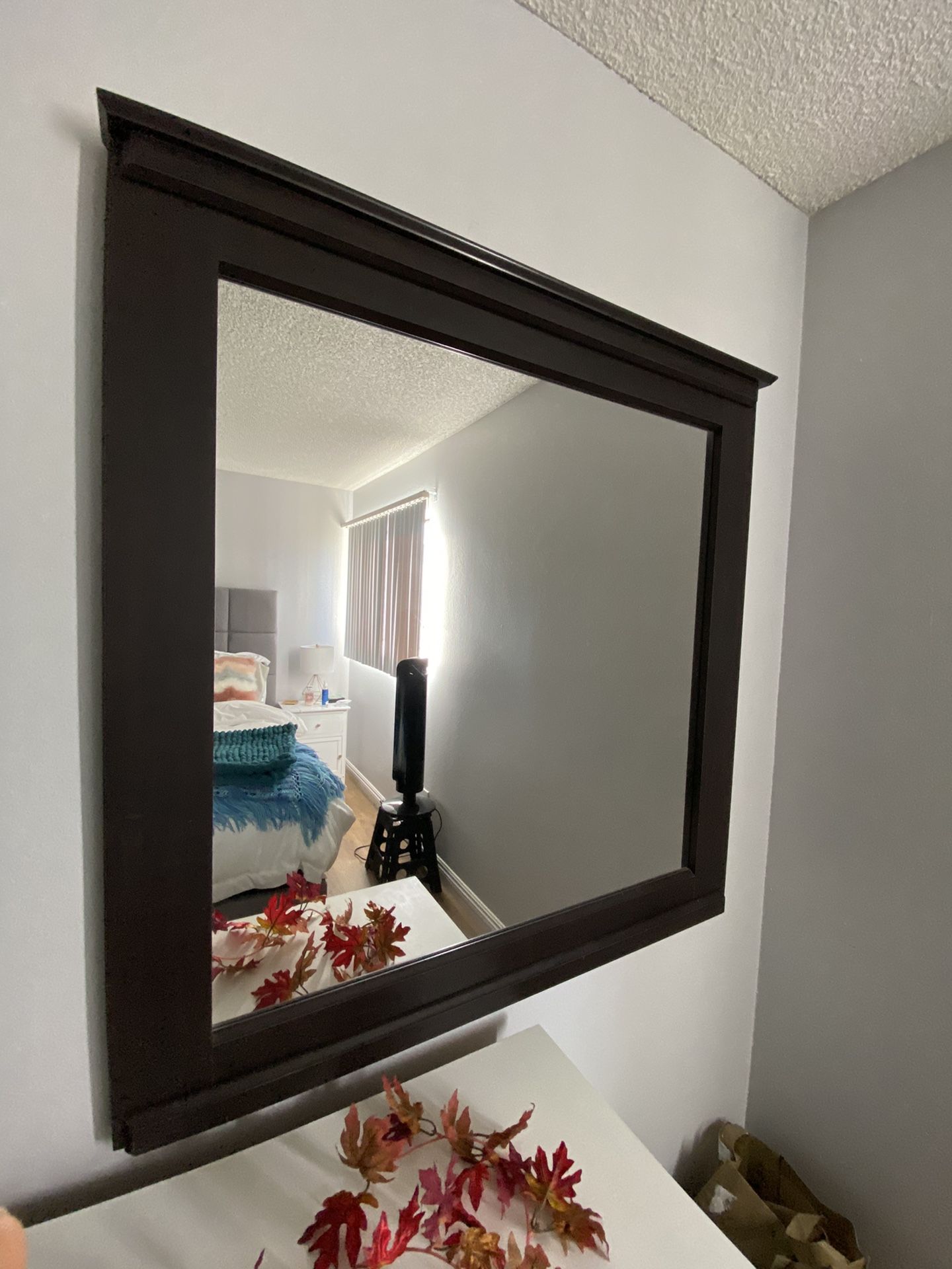 Wall mirror